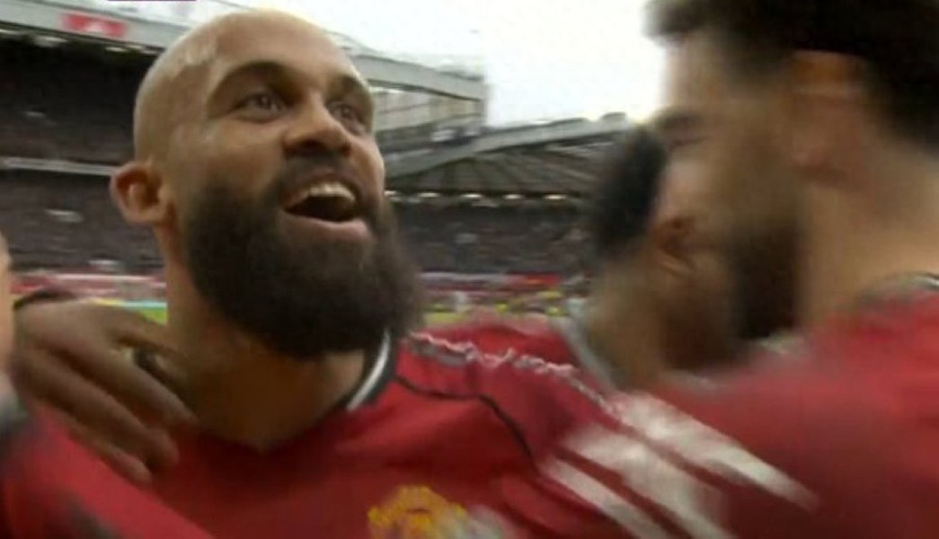 Manchester United's top scorer appears injured, enduring a 5-game drought and being substituted each match! Faces new challenges next season.