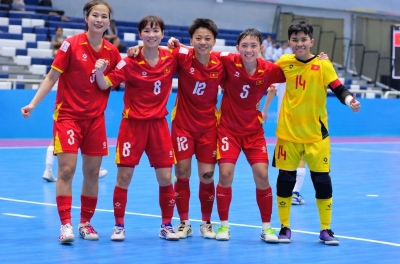 The Vietnamese national team officially advances past the group stage of the AFF Cup.