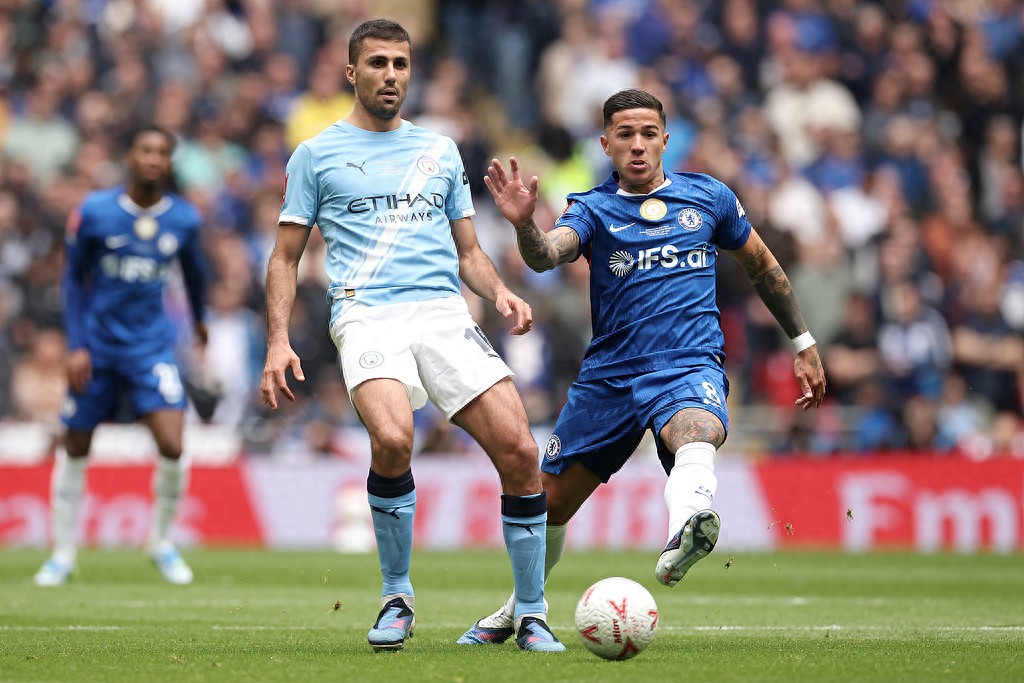 Big move! Manchester City bids 120 million for Enzo, Chelsea demands 139 million to be matched within 24 hours.