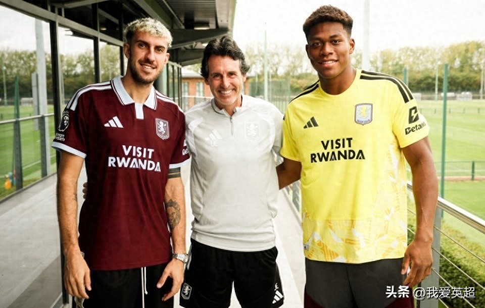 A 23-year-old Japanese mixed-race goalkeeper officially announced his move to the Premier League! Total transfer fee of €35 million sets a record, and he will replace Martinez.