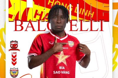 Balotelli scored his first goal in Vietnam on the day Xuan Son failed to score.
