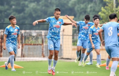 Two overseas Vietnamese players officially join U23 Vietnam to compete against China and Thailand.