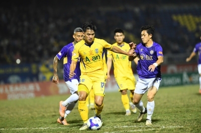 Live football Hanoi 0-0 SLNA: VAR denies goal