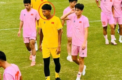 The 1.96m goalkeeper rejected Japanese citizenship to join the Vietnamese national team.