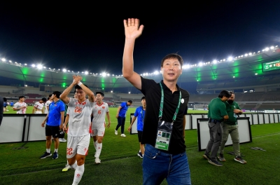 Coach Kim Sang Sik returns to South Korea to celebrate Lunar New Year after a golden year with Vietnam