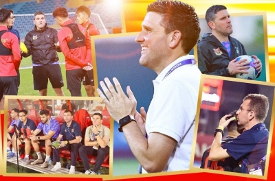 Spanish Coach Arrives at the Field to Bid Farewell to Ninh Binh Players