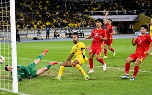 Vietnam's national team receives a "point boost" on FIFA rankings after Malaysia's team is penalized with a loss.