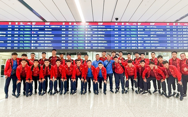 Vietnam's U23 team arrives in Xi'an, ready for the match against North Korea.