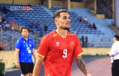 Hoàng Hên shines impressively on his debut for the Vietnam national team