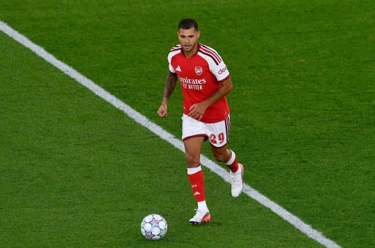 Arsenal narrowly defeated Champions League newcomers in a dramatic penalty shootout.