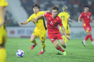 Malaysian newspaper warns FAM not to mass naturalize players just to defeat Vietnam