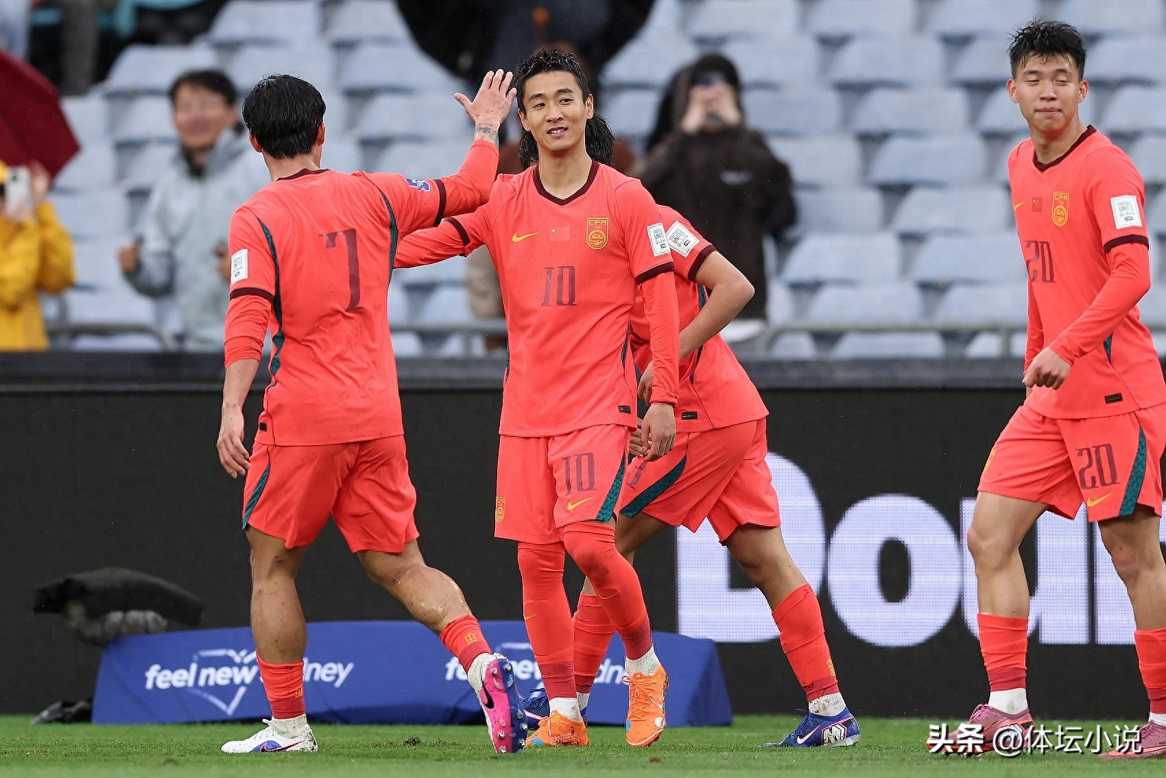 A major upset! China's national team defeated a World Cup participant, winning 2-0 against Curaçao, a nation of only 140,000 people.