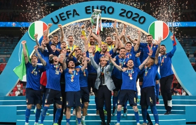 OFFICIAL: European champion announces retirement, ending a career with over 300 goals.