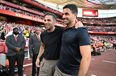 Arsenal fans engage in heated debate as legendary captain leads his team to Emirates to face Arsenal