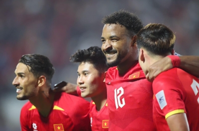 Is Vietnamese football going against the warning of the former FIFA President?