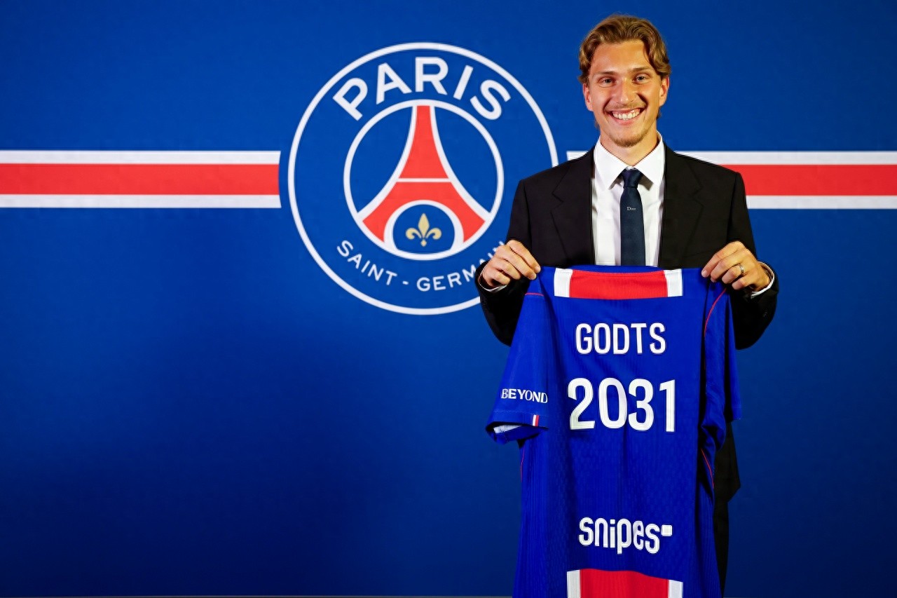 Three Strikers in a Row! PSG Signs Godts for €55M, Spending Over €150M on Attack This Summer