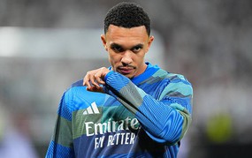 Former Liverpool star receives negative decisions from both Real Madrid and the England national team, facing a bleak future