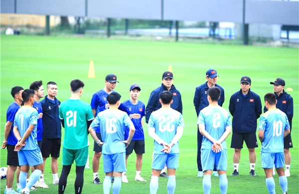Vietnam Team - Bangladesh Team: Aiming for Dual Goals
