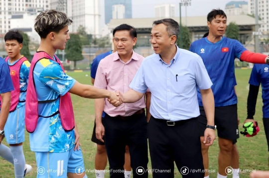 VFF Chairman takes special action with a series of Vietnamese diaspora prodigies