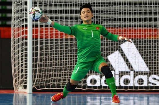 OFFICIAL: World Top 10 goalkeeper returns to Vietnam national team