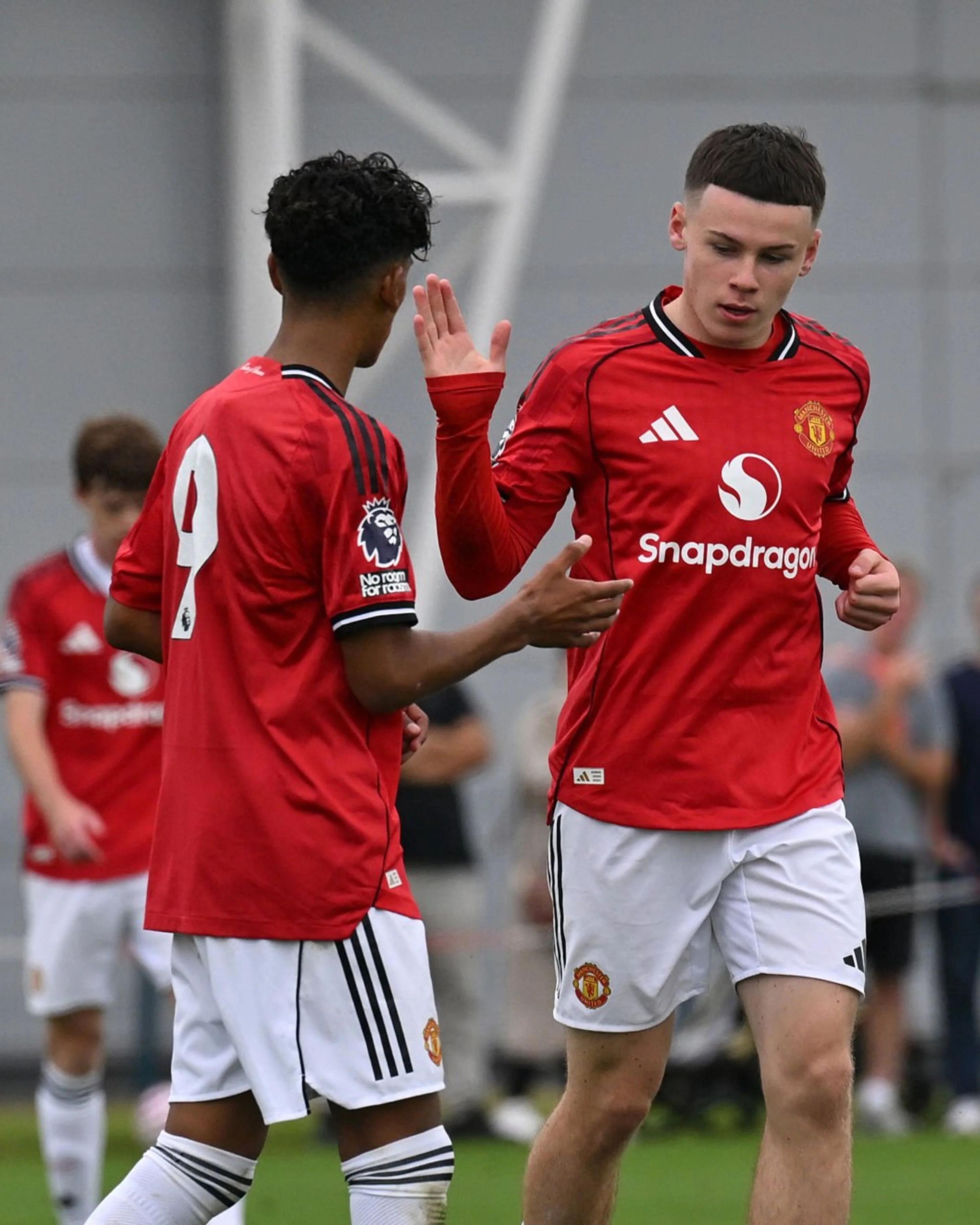 Wayne Rooney’s eldest son dreams of becoming a Manchester United regular within 10 years! Little Messi scores another world-class goal, Carrick watches on