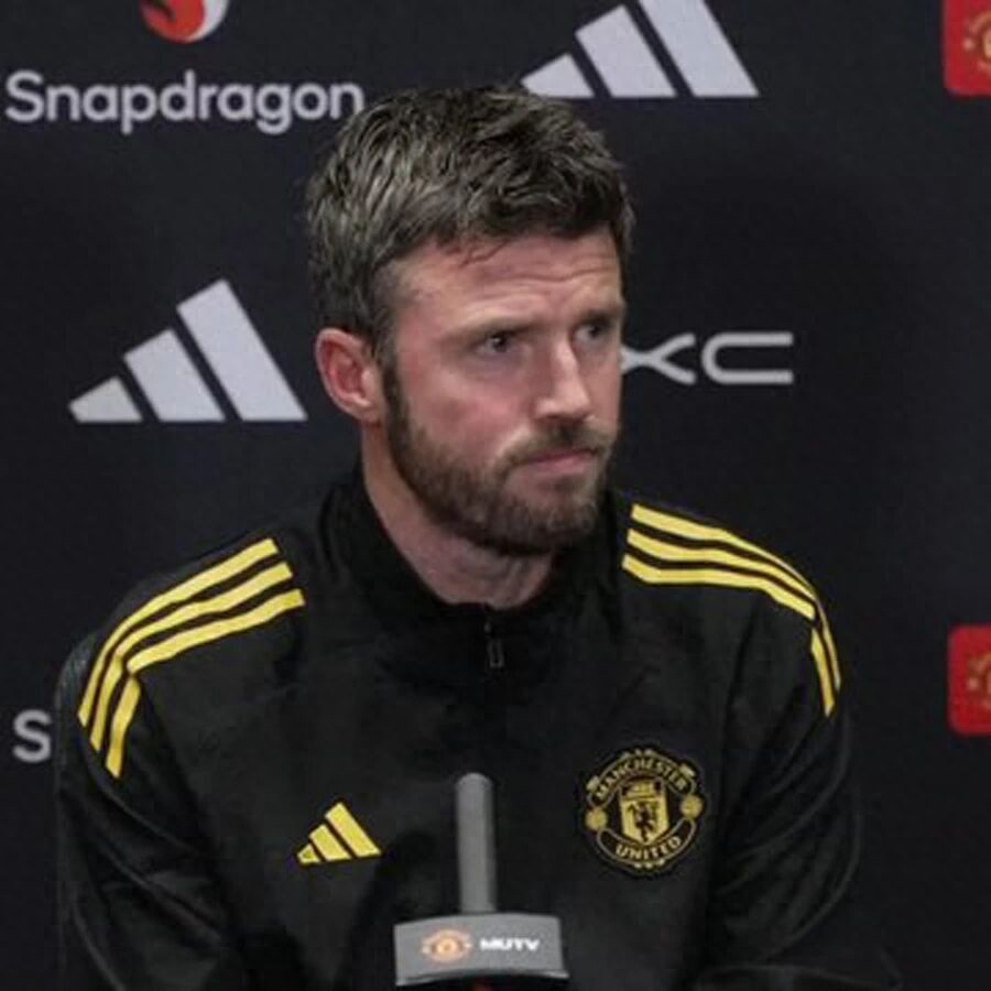 Manchester United to Sell One Player and Sign New Left Winger in Summer Transfer Window! Carrick's Management Leads to Surge in Jersey Sales, Aiming for £200 Million