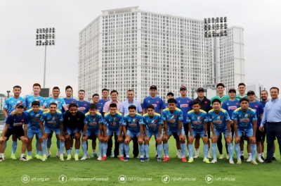 Vietnam national team receives morale boost from two top VFF leaders