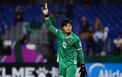 Vietnam U23's number one goalkeeper receives unprecedented honor in his career