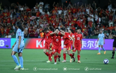 Southeast Asian fans collectively reacted when the Vietnamese team won 2-1 against India.