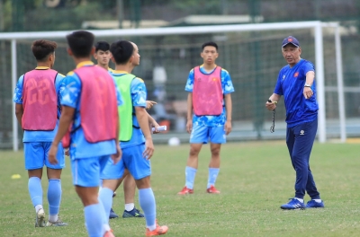 Vietnamese overseas star urgently called up, Japanese coach removes 12 players from Vietnam national team