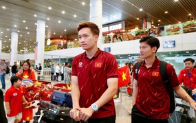The Vietnam team arrives in Kuala Lumpur, ready to face Malaysia.