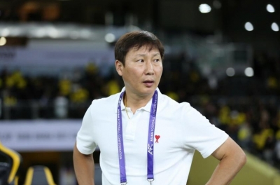 What is Coach Kim Sang-sik's strategy against Malaysia without calling up a defensive midfielder?
