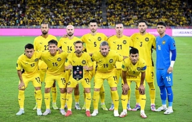 Malaysia calls up a series of naturalized players to face Vietnam's national team.
