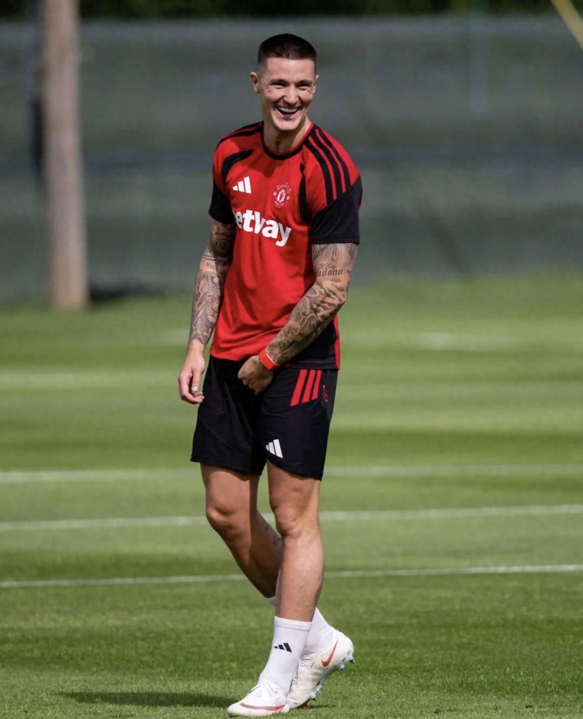 Sesko is close to returning for Manchester United! De Ligt returns to training after 254 days, but still not ready to play.