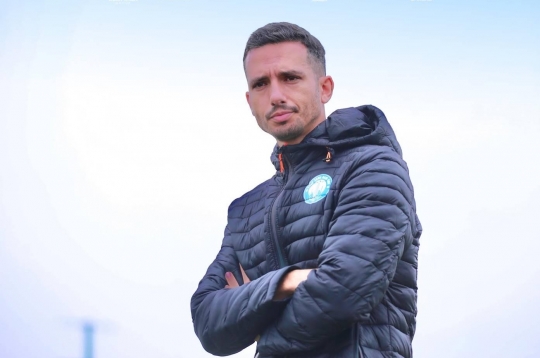 Portuguese Coach Pens Farewell Letter to Nam Dinh Club
