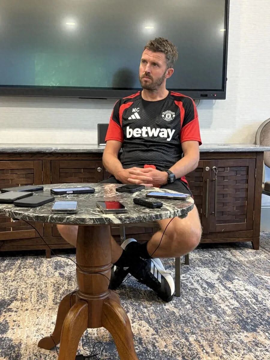 Carrick responds to claims that Manchester United's spending on new signings is less than that of promoted teams. He insists the club can still compete for the title without needing to spend hundreds of millions on transfers.