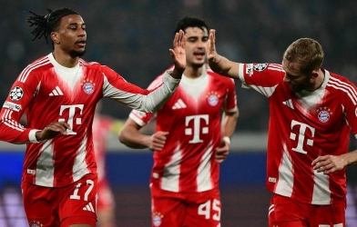 Bayern Munich reaches the quarter-finals of the Champions League.