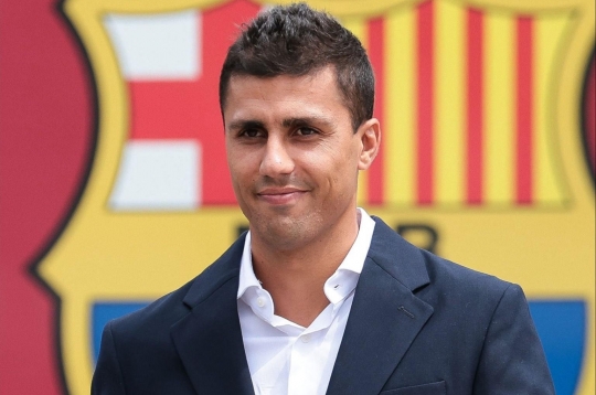 Barcelona star says something that excites fans about Rodri