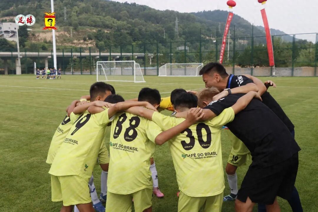 Century-Old Elite Schools Cup | No Substitutes, "Small Battling Big": Chengdu Yingbin Road Primary School's Last-Minute Equalizer Showcases "Sichuan Football Spirit"