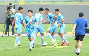 Khuất Văn Khang: 'Xuân Son or Hoàng Hên must also compete for positions'