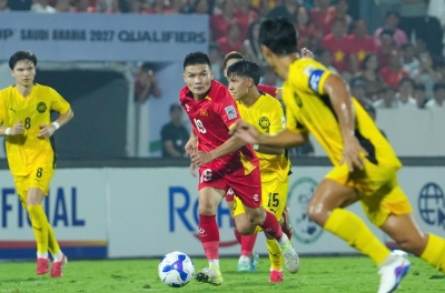 Quang Hai delivers bad news to Coach Kim Sang Sik