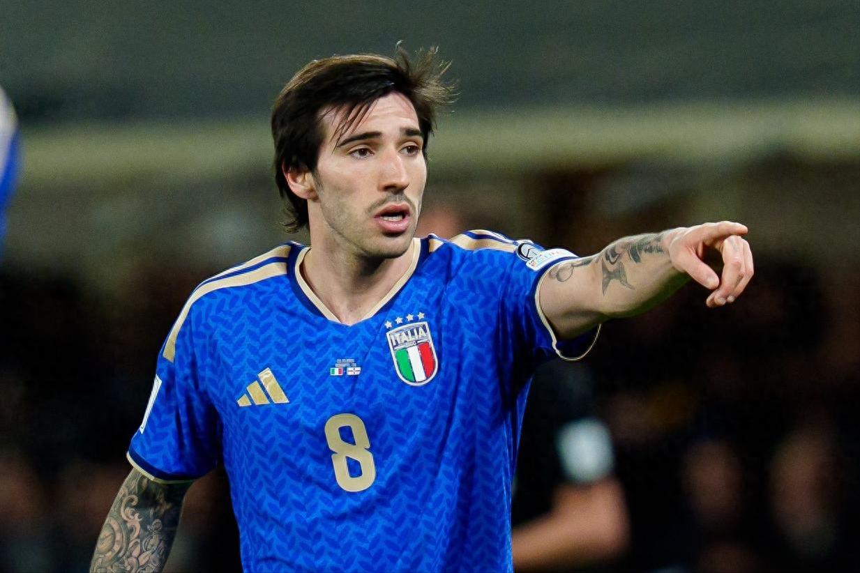The great Italian number 8 with a red and black heart, Tonali is set to join a top club this summer and return to Milan after four years.