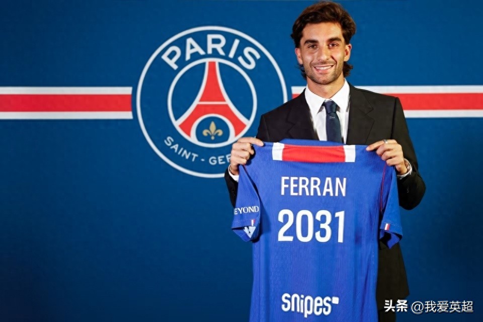 Paris Saint-Germain officially announced the signing of the 26-year-old Barcelona striker! He signed a 5-year contract and will wear the No. 9 jersey, with a transfer fee of €50 million.