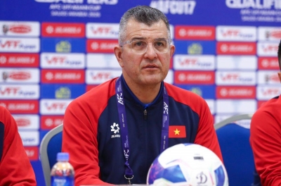 Identify the first three players called up to the Vietnam national team by the Brazilian coach