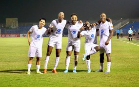 Round 17 V-League: Xuan Son shines brightly to help Nam Dinh secure 3 points, The Cong - Viettel escapes defeat in the final minute
