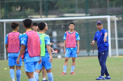 Japan's coach urgently summons Vietnamese-Canadian player to Vietnam U19 team